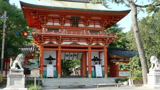 疫病の神とされるスサノオを祀る今宮神社（いまみやじんじゃ）