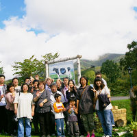 帰る時に、看板の前で