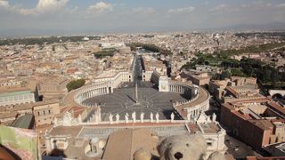 サン・ピエトロ大聖堂のクーポラから眺めてください！