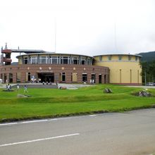 お土産がある「ベジタボール・ウィズ」の建物。