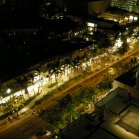 カラカウアSt　　　パトカー・救急車・消防車のサイレンは良〜