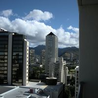 クヒオSt側　▽屋根はアイランドコロニー（日本人が設計したの