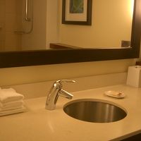 タオルは豊富です　シンクが深くて使いよいが背が低いと難儀