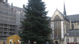 アムステルダムの中心、王宮前の広場