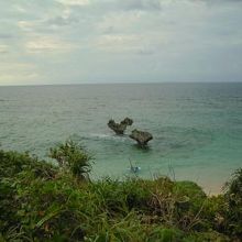 エメラルドグリーンの海