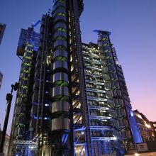 夜の化学プラント見学ではありません！