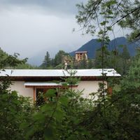 正面にドゥゲ・ゾンが見える