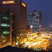 部屋の窓から。