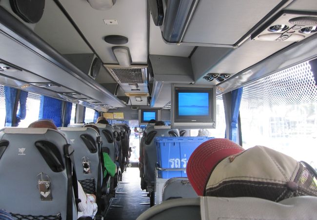 バス車内/定員一杯の人気