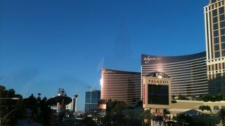 デパートもてんこ盛り、巨大ショッピングモール。