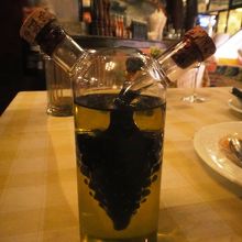 バルサミコとオリーブオイルの容器