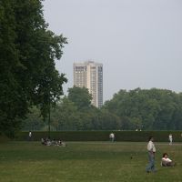 ハイドパークから見たホテルです