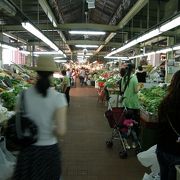 熱気ムンムンの市場