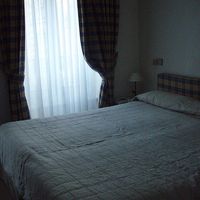 暗くて分かりづらいですが、42号室、ツインの部屋。