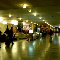 広いロビーが続く・・・