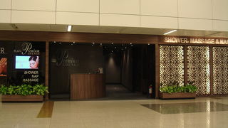 デリー空港のシャワー施設できてますよ。