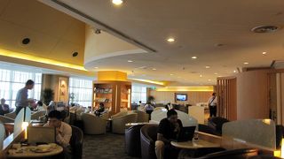 SATS Premier Lounge ターミナル2