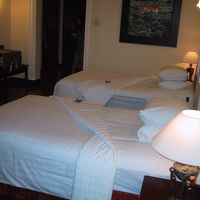 ツインベッドと入口です。