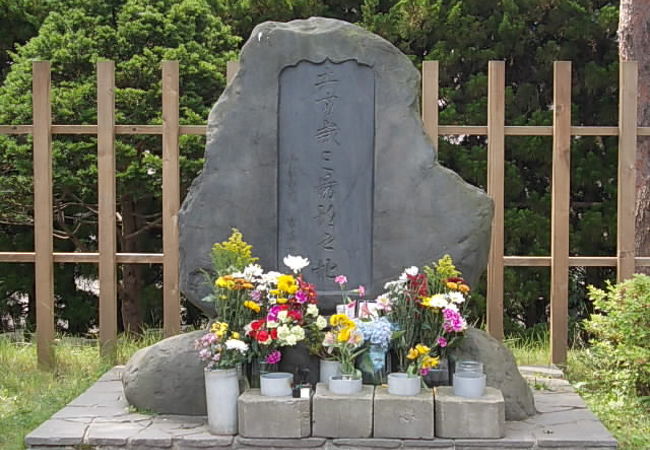 お花が添えられていて、温かい気持ちになります