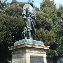 いちばん上野を象徴する方です。パンダには負けるけど。