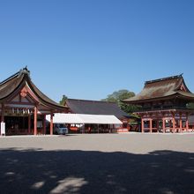 境内は広く立派な神社です。