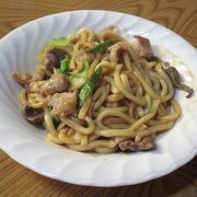 焼肉屋で食べるホルモン焼うどん