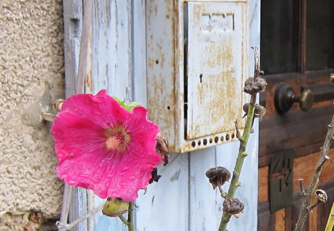 美しい村で中世と映画「ショコラ」の世界へ