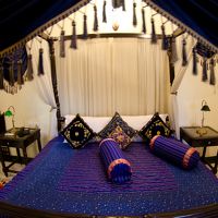 天蓋付きベッド