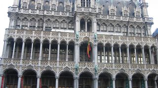 王の家には小便小僧の衣装が