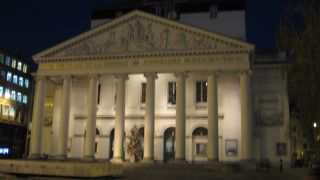 ネオクラシック様式のモネ劇場