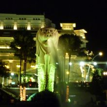 リバータクシーの船上からのマーライオンです。