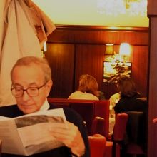 こんなカフェにぴったりのおじ様！人間ウォッチングも楽しい♪