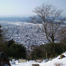 山頂からは絶景が楽しめます。