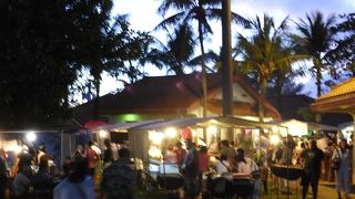 水曜日はチャモロビレッジ・ナイトマーケットへ