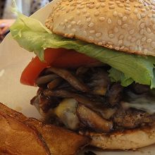マッシュルームチーズバーガー