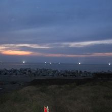 部屋からの眺め。イカの季節には、イカ釣り漁船の漁火が幻想的。