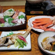 写真は料理のほんの一部です。お腹いっぱい、大満足。