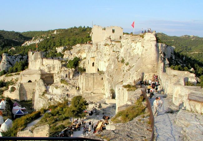 「フランスの美しい村」Les Baux　観光シーズンはイベントもたくさん