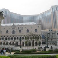 夜のライトアップもきれいです。