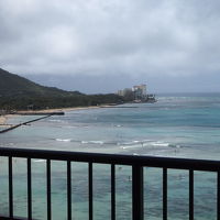 ここは１１階の角部屋。挙式を挙げる二人のお部屋。