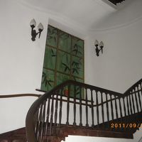 3階まで続く螺旋階段。当時は東洋一と言われたとか。