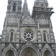 ゴシック様式が美しい聖フィンバー大聖堂