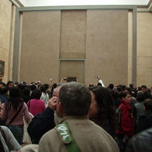 モナリザ。記者会見のよう。