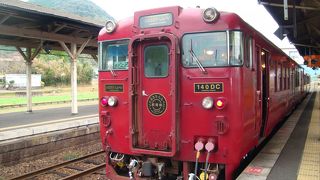 山間の大パノラマを走る