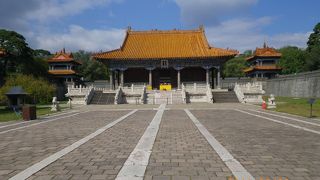 山を利用した見事な陵墓