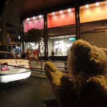 タクシーにて無事深夜のマドリッド市街に到着！