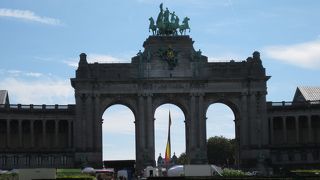 緑一杯の静かな公園