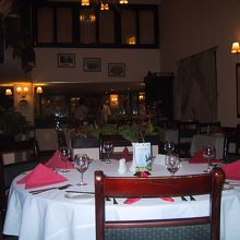 入り口側から奥の店内