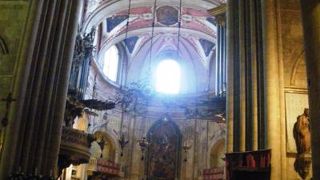 その昔は、砦としての役目も果たしていた大聖堂