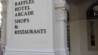 お土産購入ついでに観光も。 (Raffles Hotel Arcade）